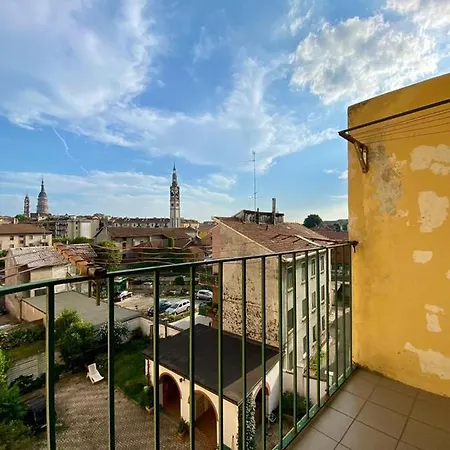 Un Passo Dalla Stazione *